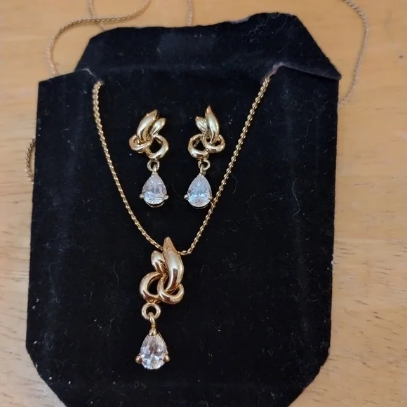 women's necklace and earrings set - Picture 1 of 5